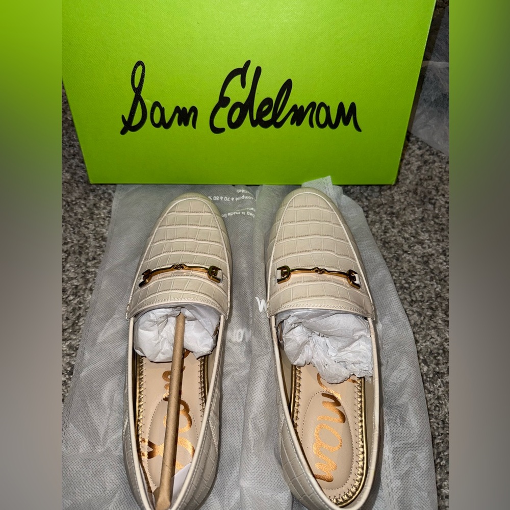 New in Box Sam Edelman Beige Loafers Size 8 women’s